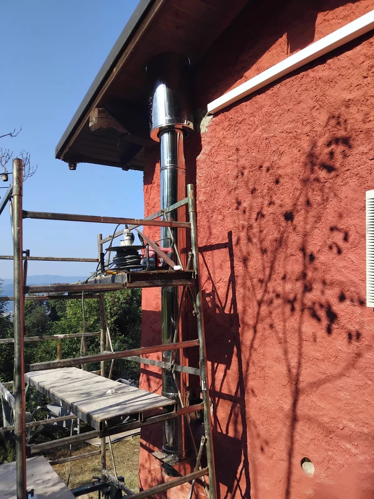 Lavorazioni lungo la facciata